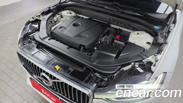 Volvo XC60 2020 — ფოტო 6/20