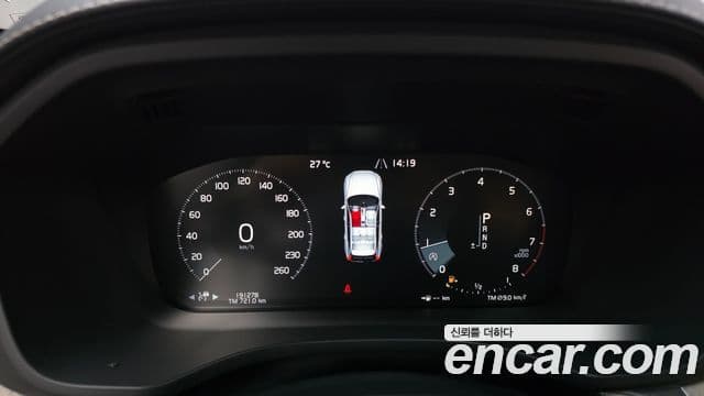 Volvo XC60 2020 — ფოტო 8/20