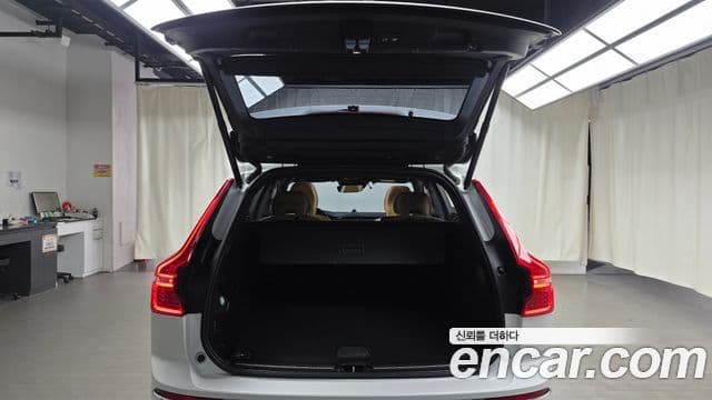 Volvo XC60 2020 — ფოტო 20/20