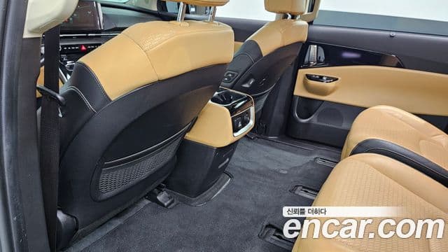Kia Carnival 2021 — Photo 13/32