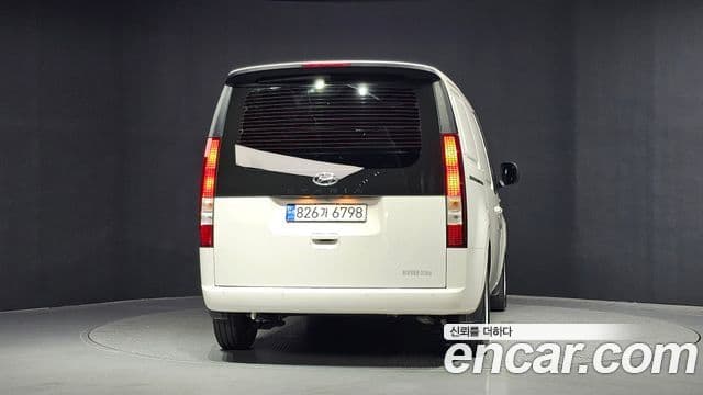 Hyundai Staria 2023 — ფოტო 4/20