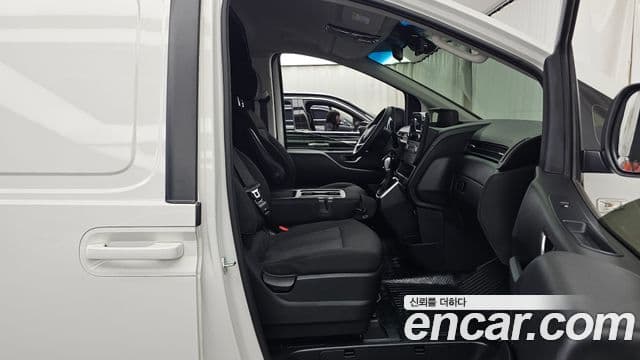 Hyundai Staria 2023 — ფოტო 11/20