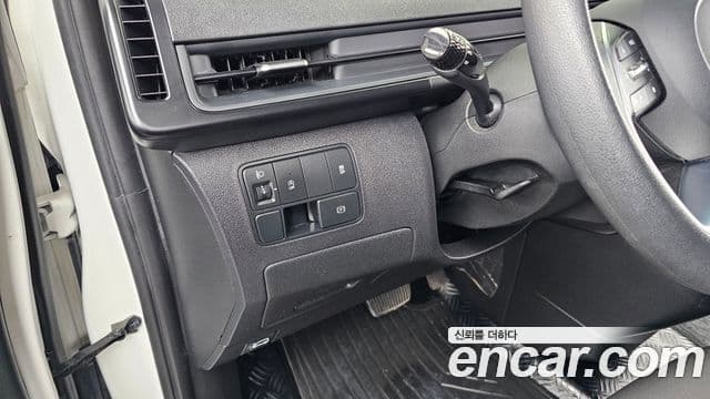 Hyundai Staria 2023 — ფოტო 16/20