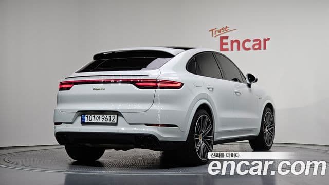 Porsche Cayenne 2020 — Photo 8/20