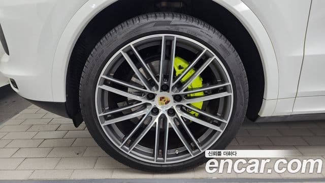 Porsche Cayenne 2020 — Photo 9/20