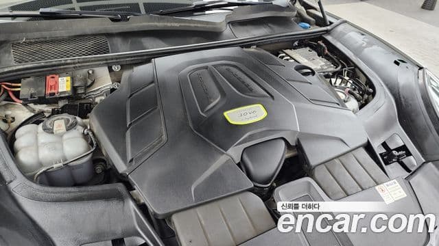 Porsche Cayenne 2020 — Photo 18/20