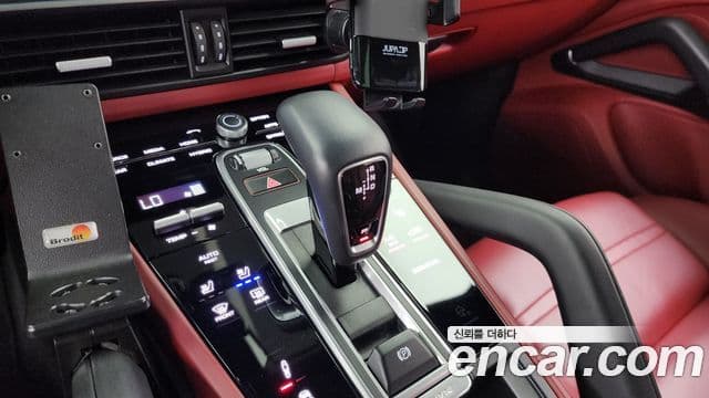 Porsche Cayenne 2020 — Photo 12/20