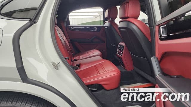 Porsche Cayenne 2020 — Photo 7/20