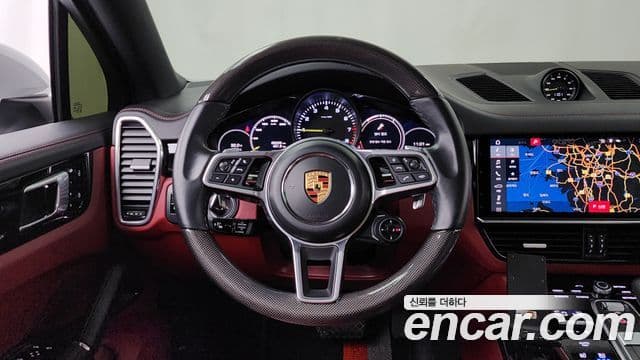 Porsche Cayenne 2020 — Photo 17/20