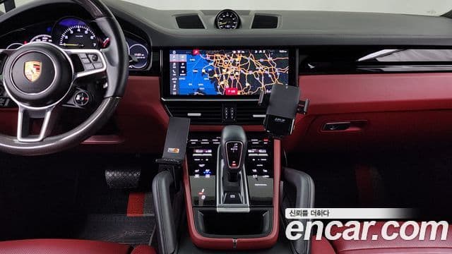 Porsche Cayenne 2020 — Photo 16/20