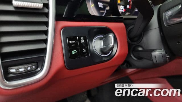 Porsche Cayenne 2020 — Photo 1/20