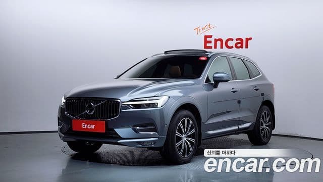 Volvo XC60 2021 — ფოტო 1/20