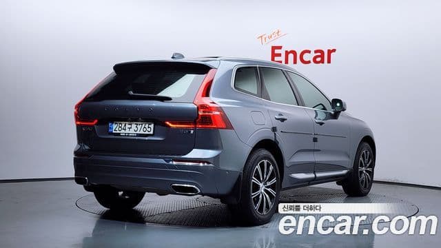 Volvo XC60 2021 — ფოტო 2/20