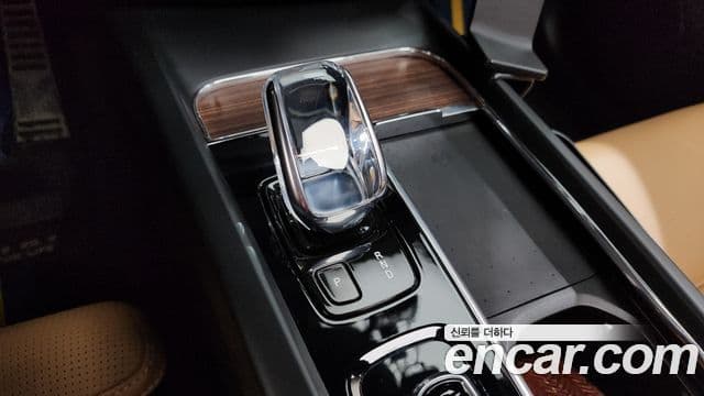Volvo XC60 2021 — ფოტო 9/20