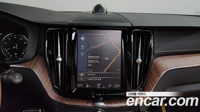 Volvo XC60 2021 — ფოტო 12/20