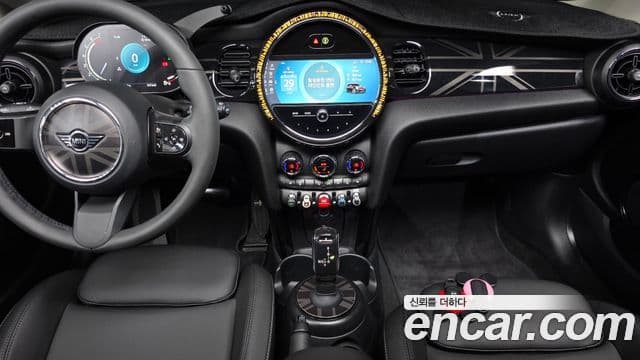 Mini Cooper 2023 — ფოტო 16/20