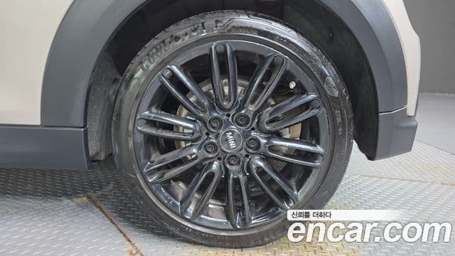Mini Cooper 2023 — Photo 5/30