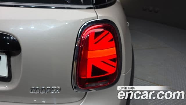 Mini Cooper 2023 — Photo 28/30