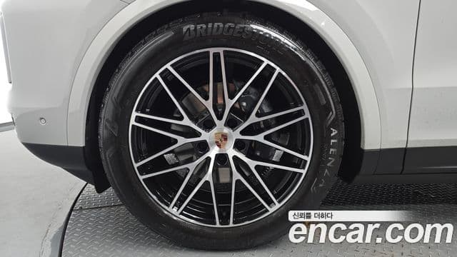Porsche Cayenne 2025 — ფოტო 5/20