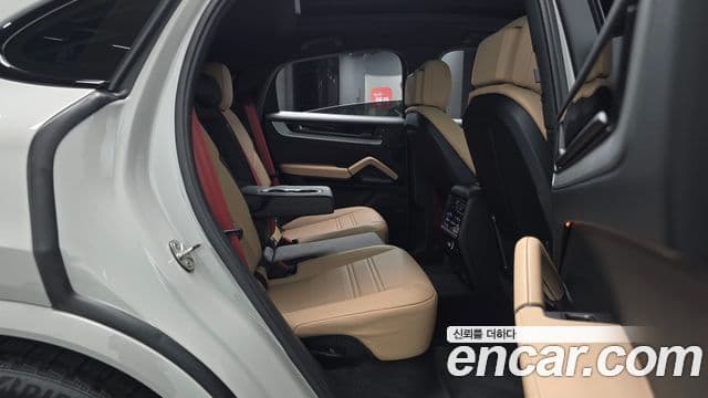 Porsche Cayenne 2025 — ფოტო 13/20