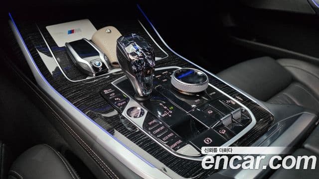 BMW X7 2021 — ფოტო 8/20