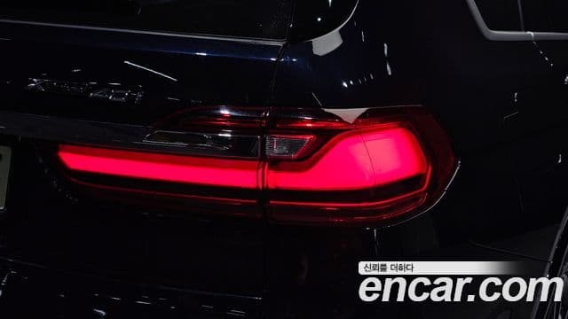 BMW X7 2021 — Photo 19/33