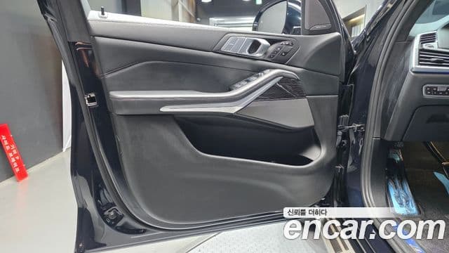 BMW X7 2021 — Photo 31/33