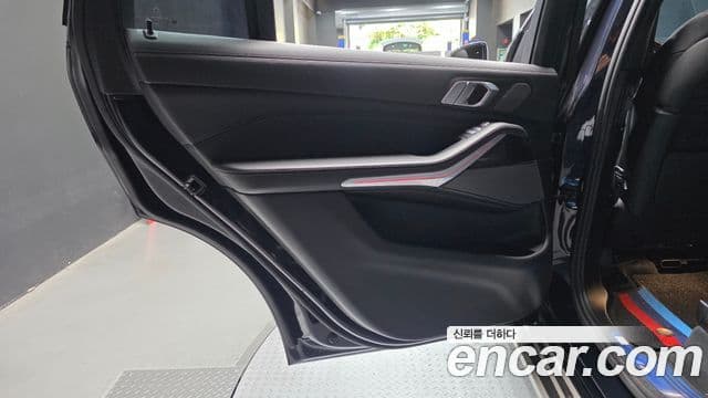 BMW X7 2021 — Photo 30/33