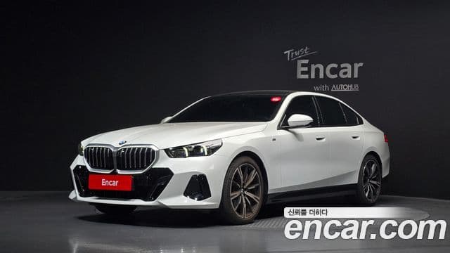 BMW 5 Series 2025 — Фото 1/20