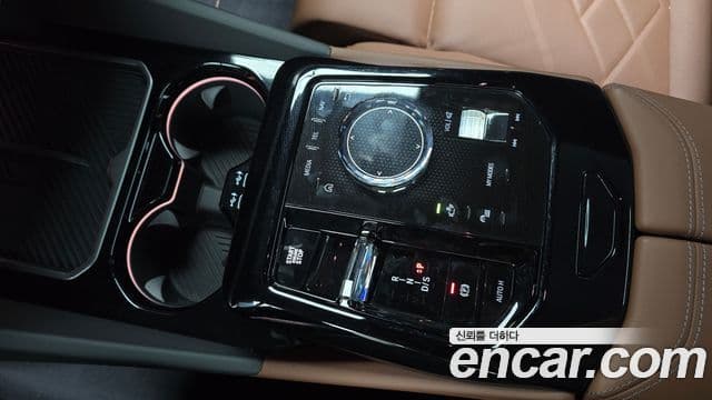 BMW 5 Series 2025 — Фото 9/20