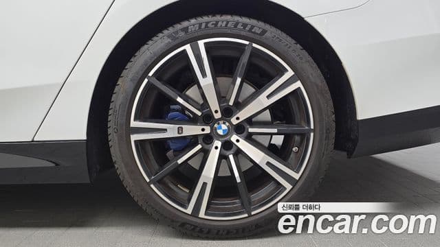 BMW 5 Series 2025 — Photo 3/23