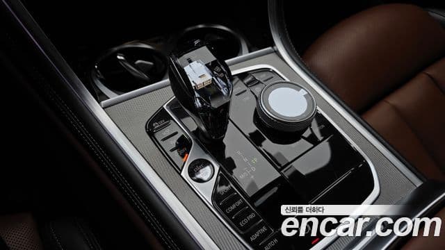 BMW 8 Series 2020 — Şəkil 18/31
