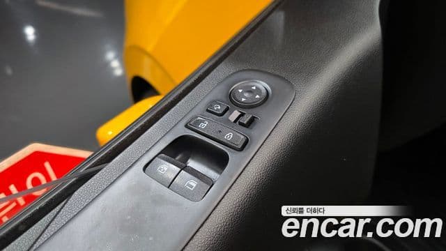 Hyundai Staria 2023 — Photo 17/30