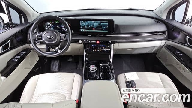 Kia Carnival 2021 — фото 7 из 20