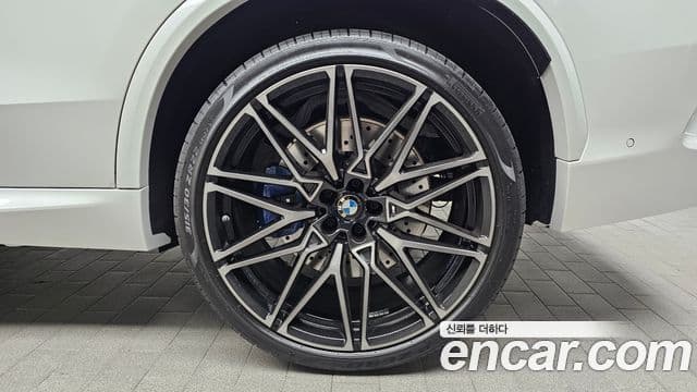 BMW X5M 2025 — Photo 25/32