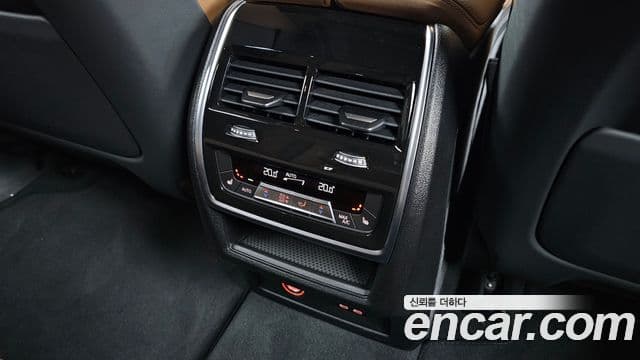 BMW X5M 2025 — Photo 28/32