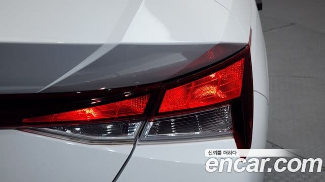 Hyundai The New Avante Hybrid 2021 — ფოტო 1/30