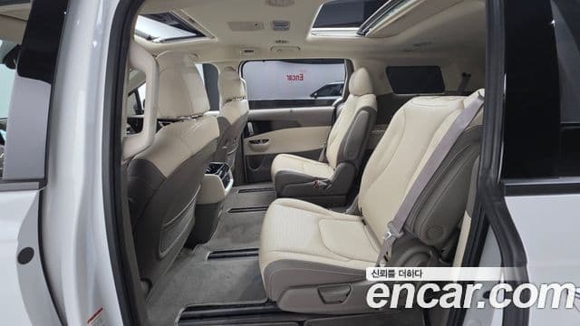 Kia Carnival 2023 — Şəkil 15/20