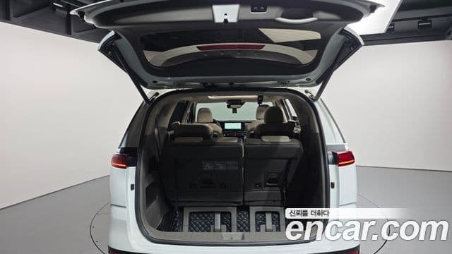 Kia Carnival 2023 — Şəkil 19/20