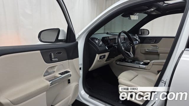 Mercedes-Benz GLB-Class 2021 — Şəkil 10/20
