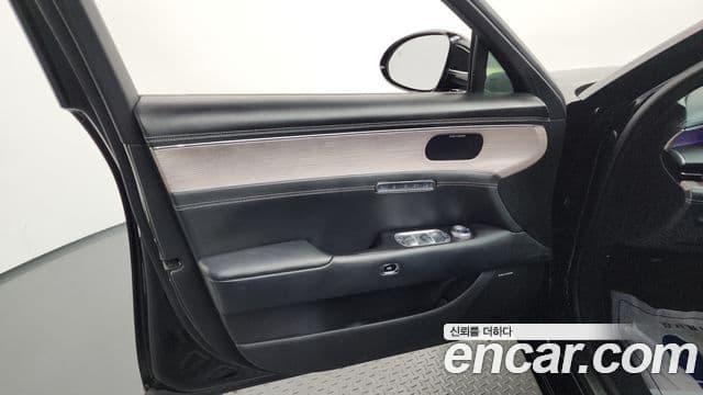 Genesis G90 2023 — Photo 16/37