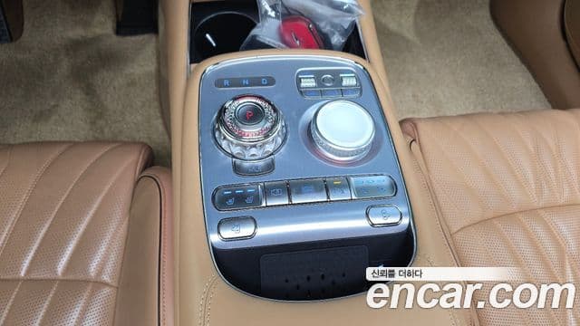 Genesis G90 2022 — Photo 18/20