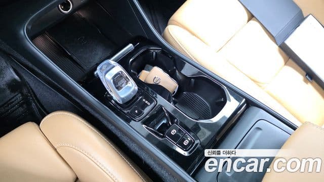 Volvo XC40 2020 — Şəkil 9/20