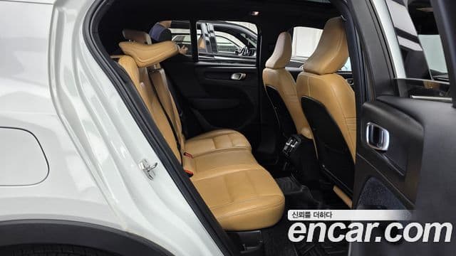 Volvo XC40 2020 — Şəkil 12/20