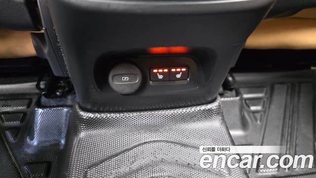 Volvo XC40 2020 — Şəkil 19/20