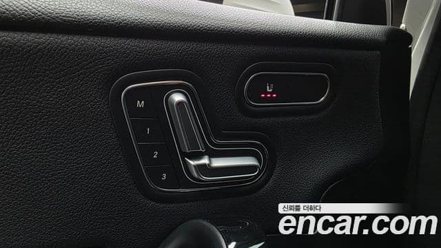 Mercedes-Benz A-Class 2020 — ფოტო 17/20