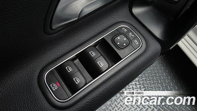 Mercedes-Benz A-Class 2020 — ფოტო 19/20