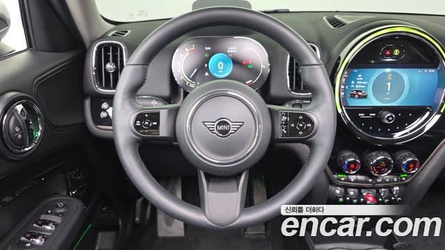 Mini Cooper Countryman 2023 — ფოტო 19/20