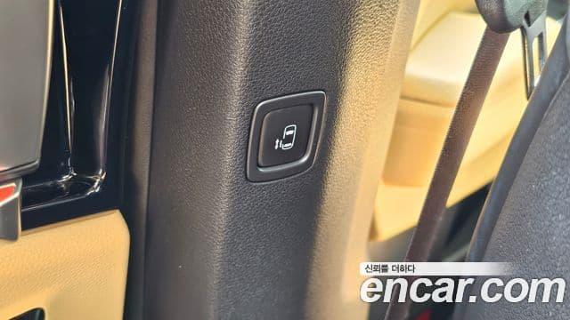 Kia Carnival 2023 — Şəkil 18/20