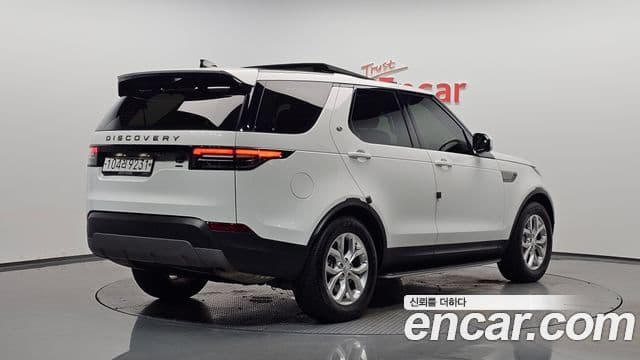 Land Rover Discovery 5 2019 — Photo 17/36